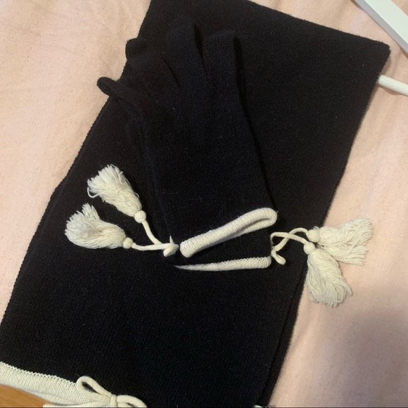 Portolano Matching Gloves & Scarf Set - Picture 5 of 5